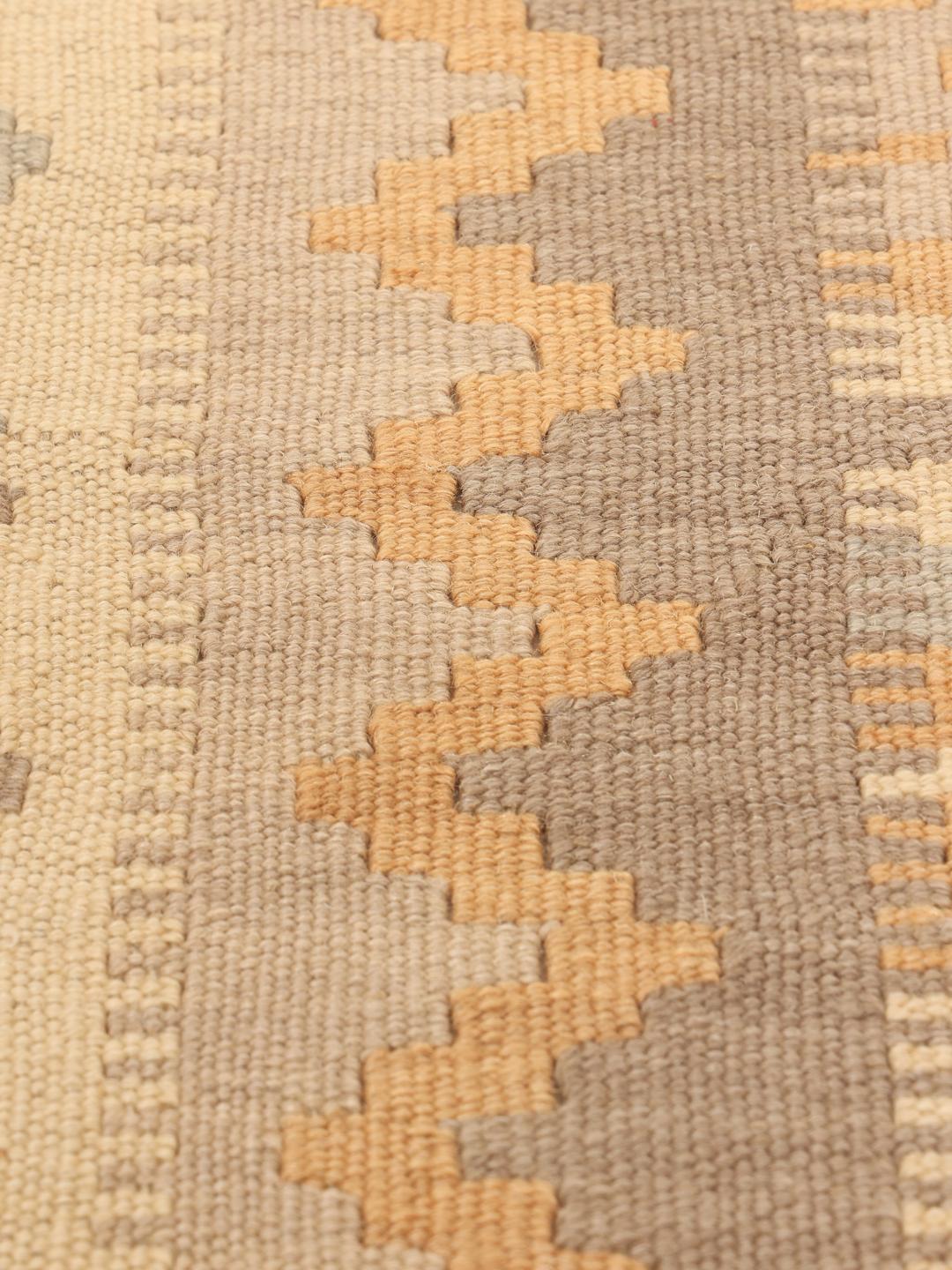 Tappeto Kilim tessuto a mano dal Medio Oriente in beige e toni naturali