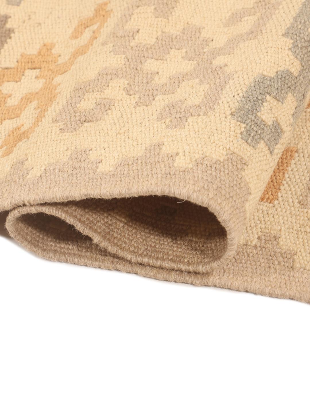 Tappeto kelim Ghashghai beige tessuto a mano con motivi geometrici dal Medio Oriente