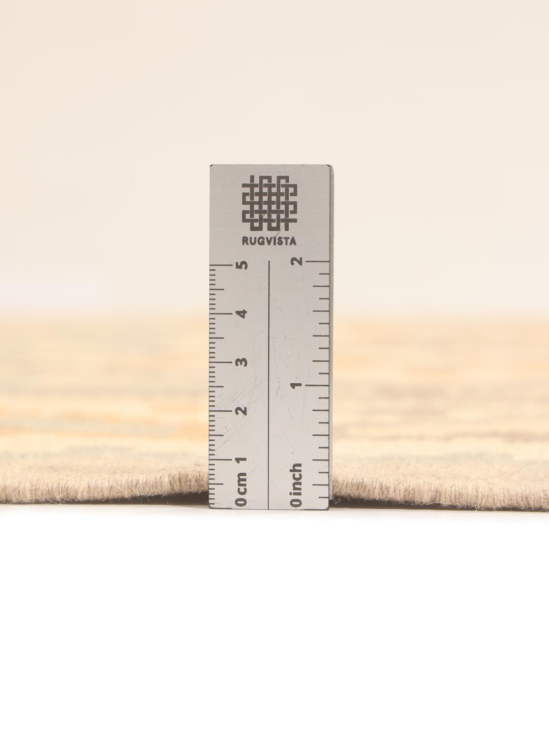 Tappeto Kilim tessuto a mano dal Medio Oriente con motivi geometrici in beige e grigio