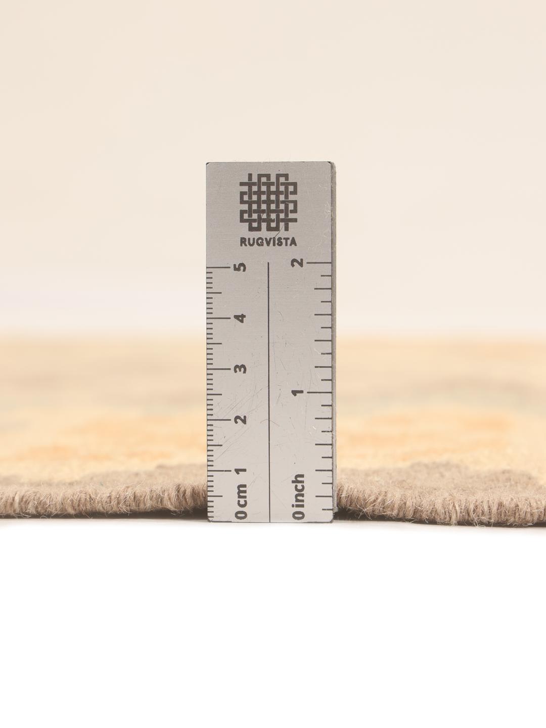 Tappeto Kilim Ghashghai tessuto a mano con motivi geometrici in beige e tonalità tenui