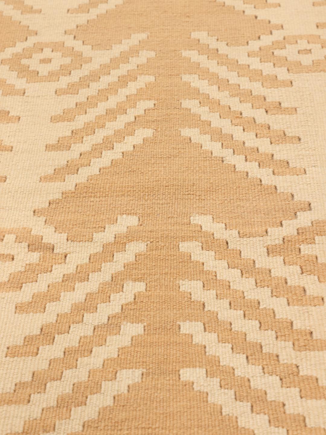Håndvævet Ghashghai-kelim fra Mellemøsten i beige og cremefarvede nuancer