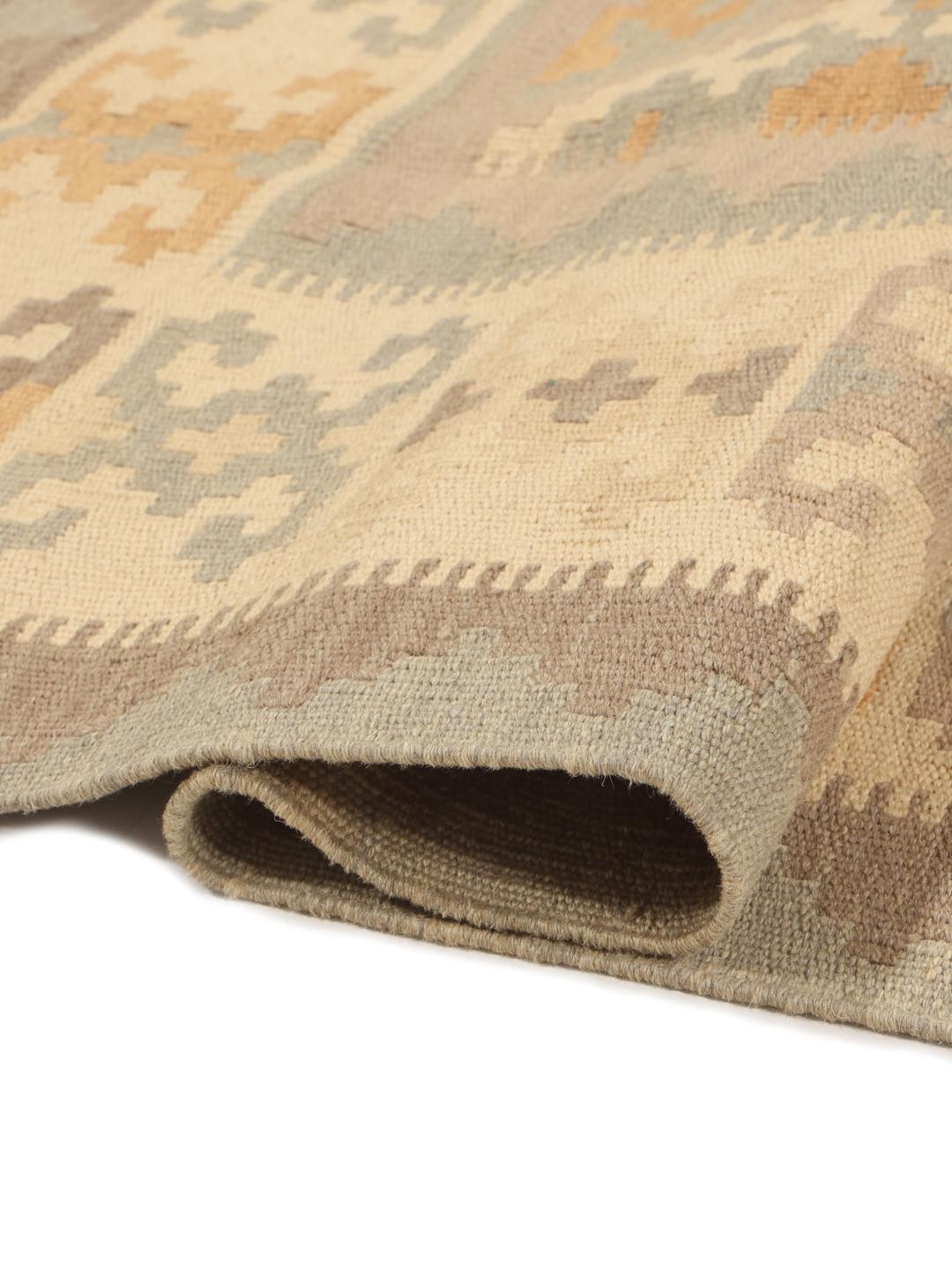 Tappeto Kelim Ghashghai tessuto a mano proveniente dal Medio Oriente in beige e tonalità terrose tenui
