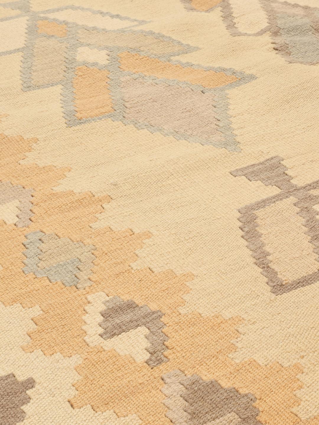 Håndvævet Kelim-tæppe fra Mellemøsten i beige og brune toner med geometriske motiver