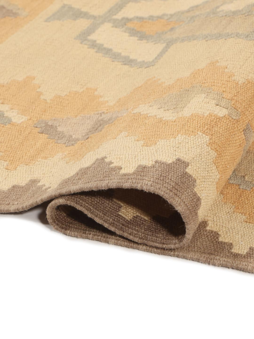 Håndvævet Kelim-tæppe fra Mellemøsten i beige og brune toner med geometriske motiver