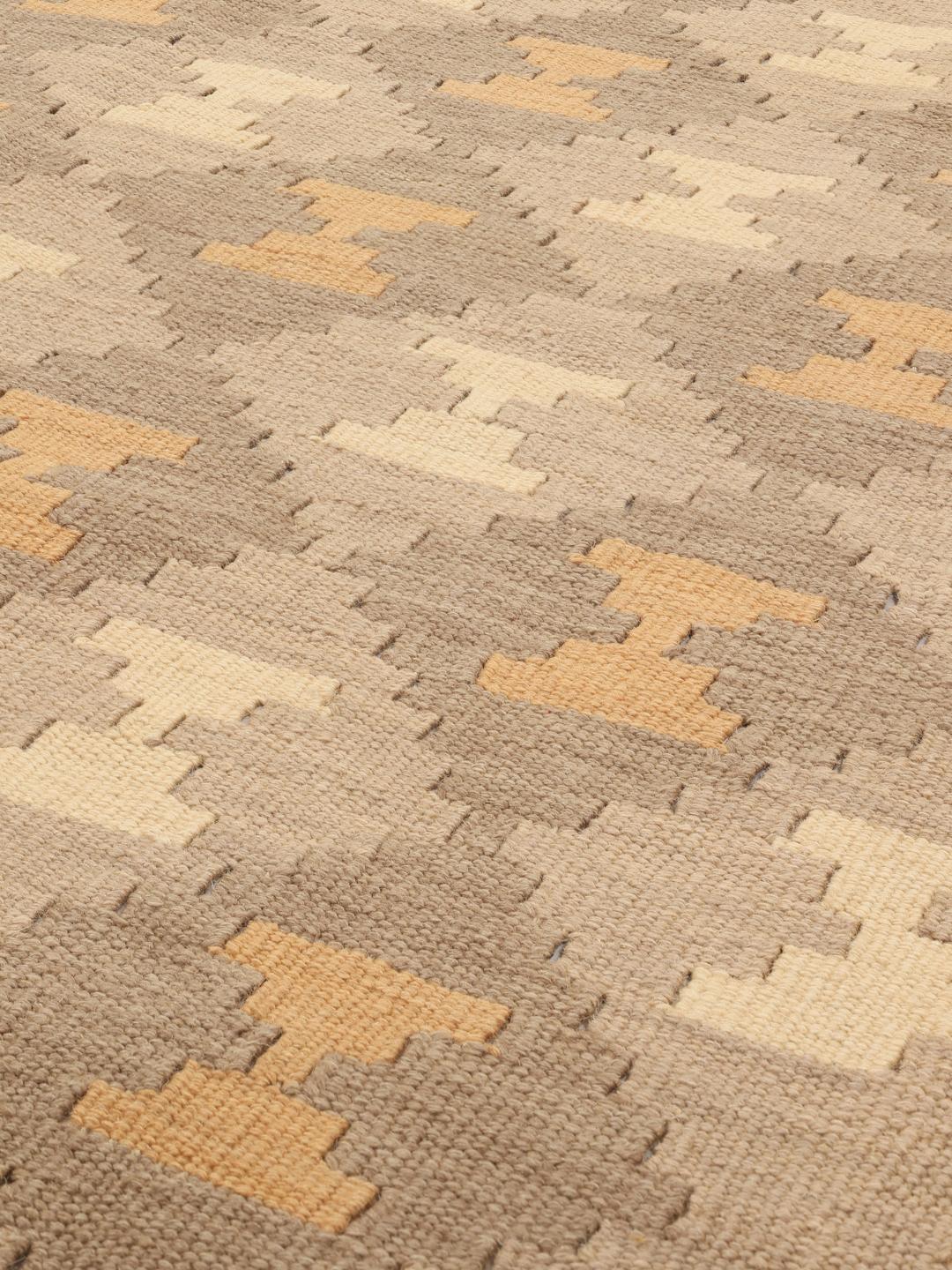 Hand-woven Ghashghai kelim with geometric beige and brown patterns