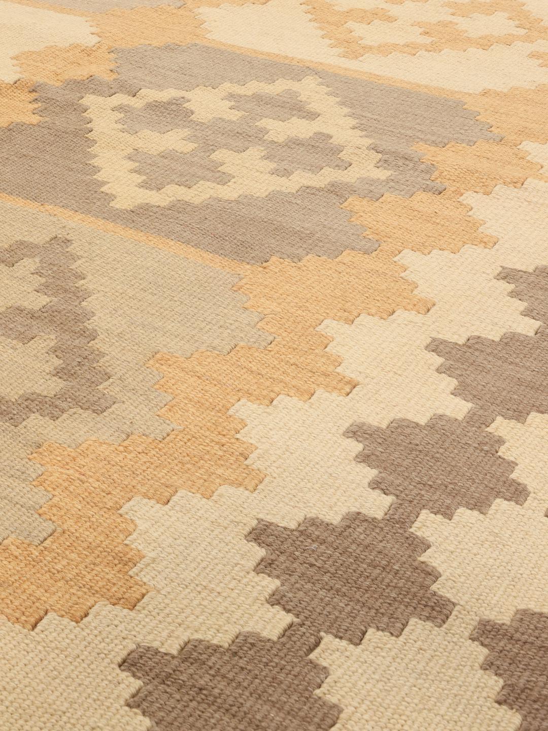 Tapis Kilim Ghashghai beige et marron tissé à la main provenant du Moyen-Orient