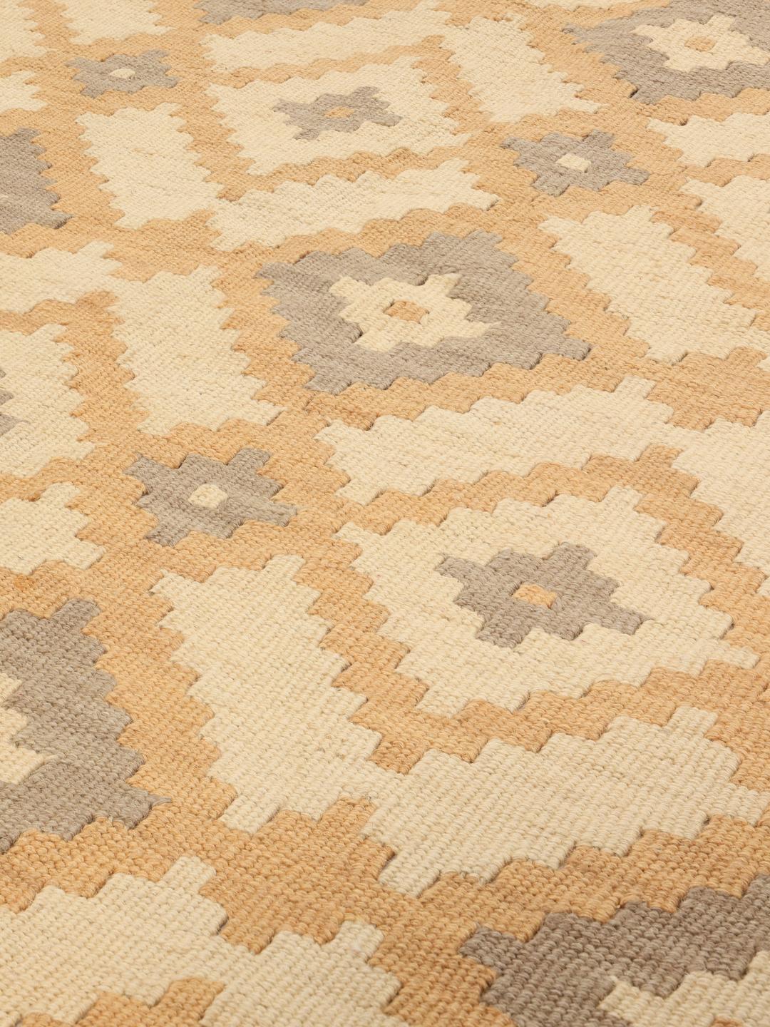 Tappeto Kilim Ghashghai tessuto a mano con motivi geometrici a rombi in beige e grigio