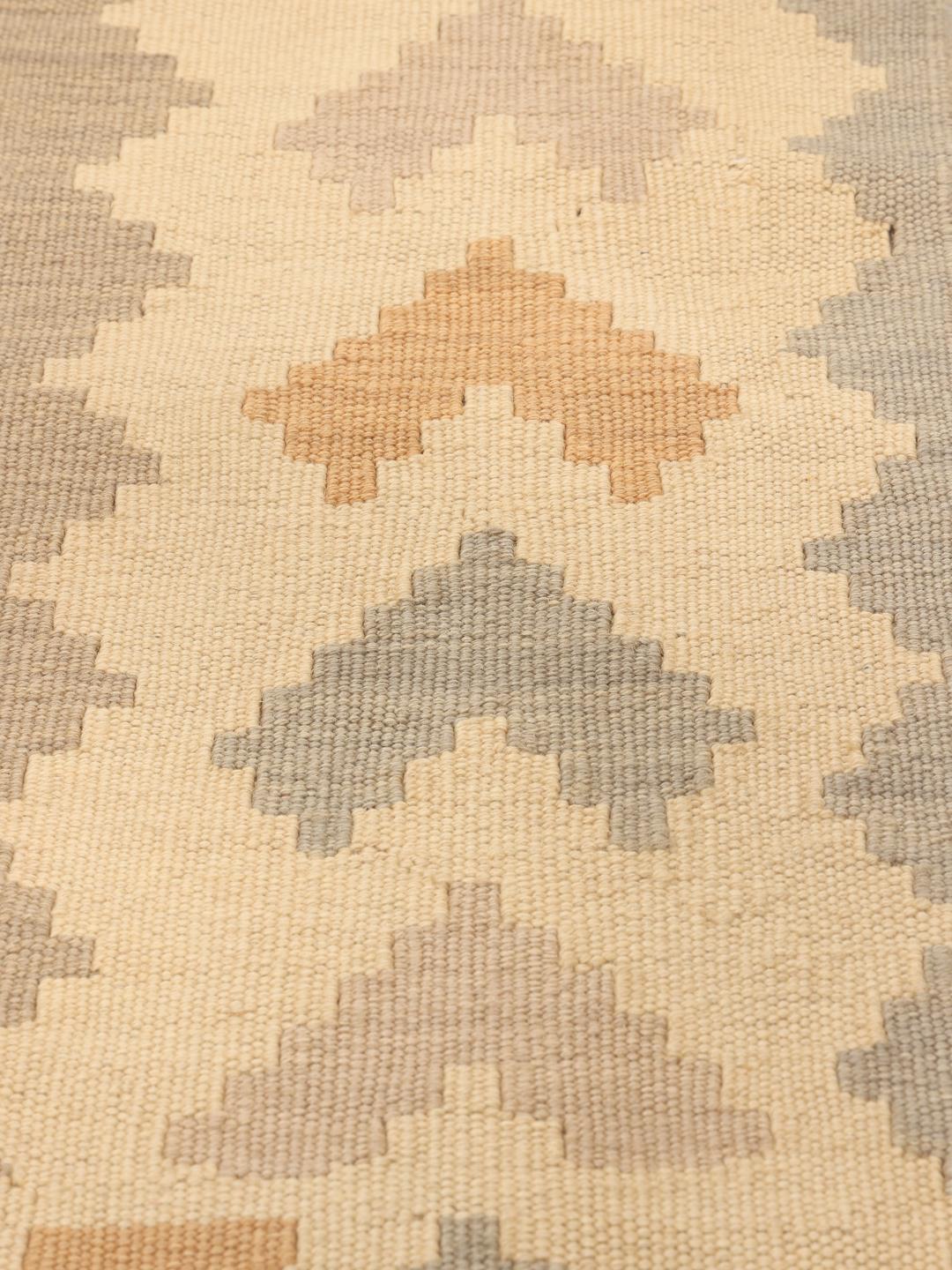 Håndvævet Kilim Ghashghai tæppe fra Mellemøsten i beige og bløde jordfarver