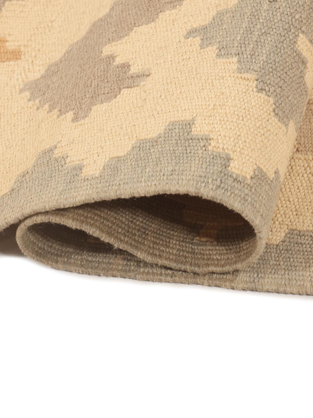 Håndvævet Kilim Ghashghai tæppe fra Mellemøsten i beige og bløde jordfarver