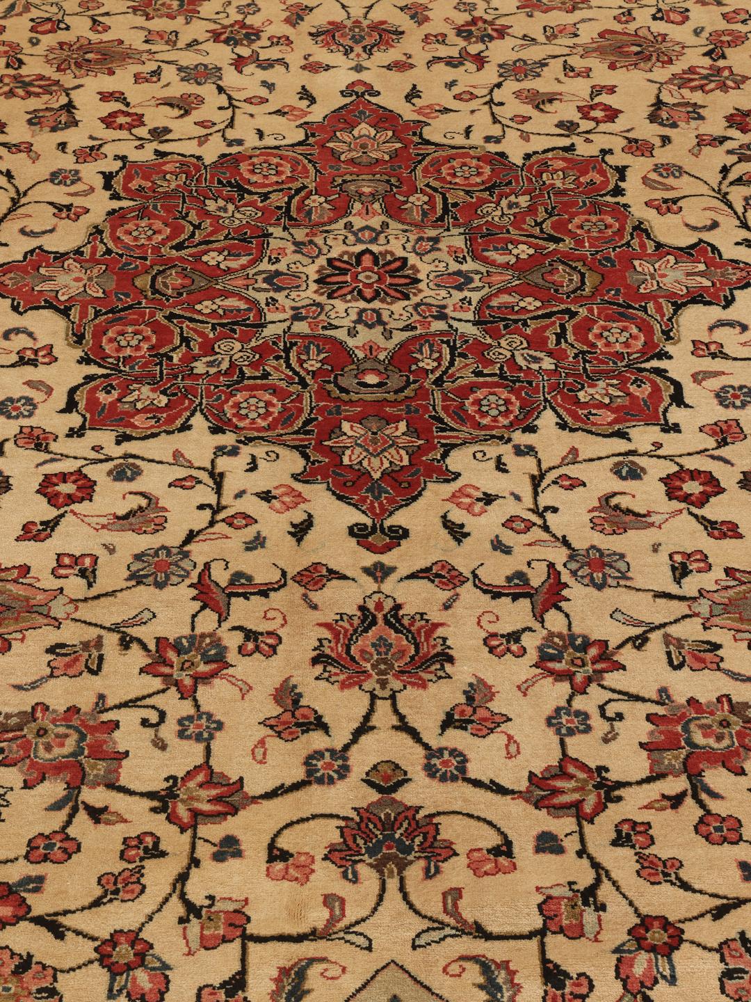 Hand-knotted Sarough rug with floral medallion in beige and red from the Middle East