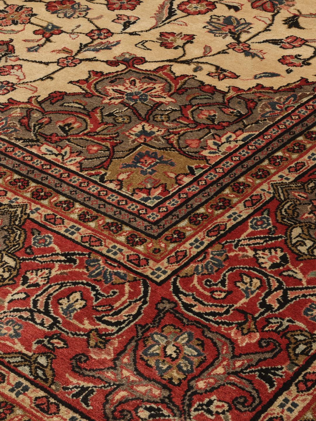 Hand-knotted Sarough rug with floral medallion in beige and red from the Middle East