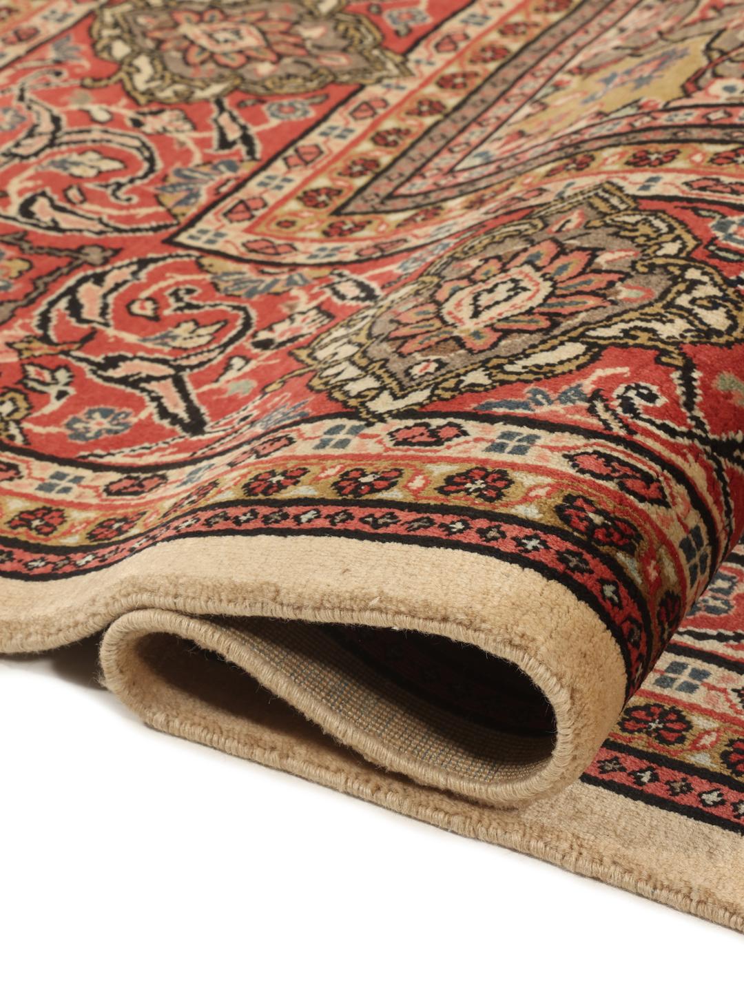Hand-knotted Sarough rug with floral medallion in beige and red from the Middle East