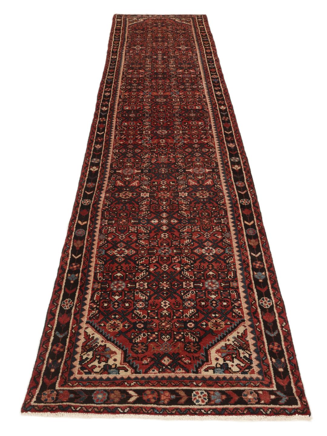 Handgeknoopte Hosseinabad loper in donkerrood met traditionele geometrische motieven
