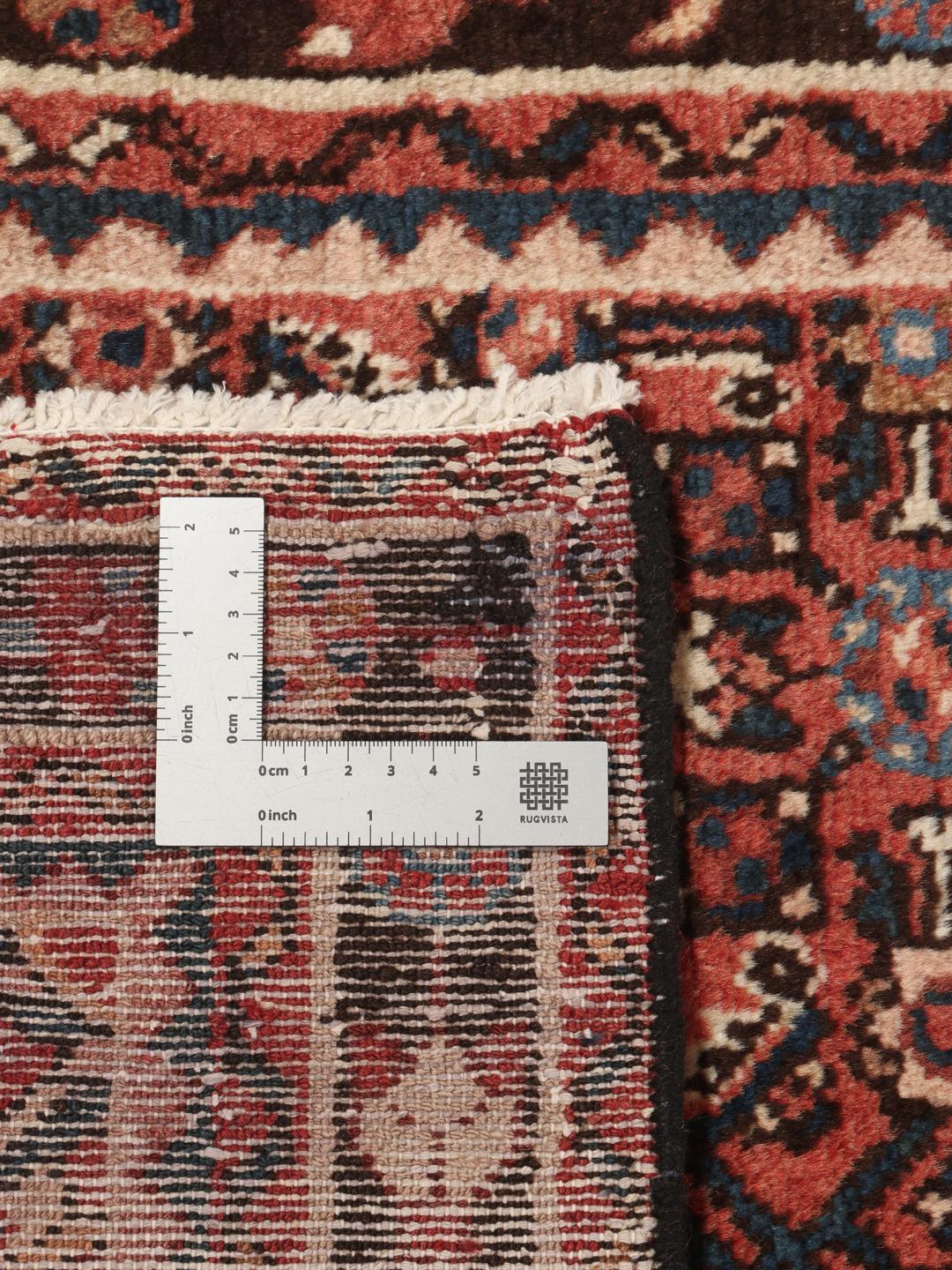 Handgeknoopte Hosseinabad loper in donkerrood met traditionele geometrische motieven