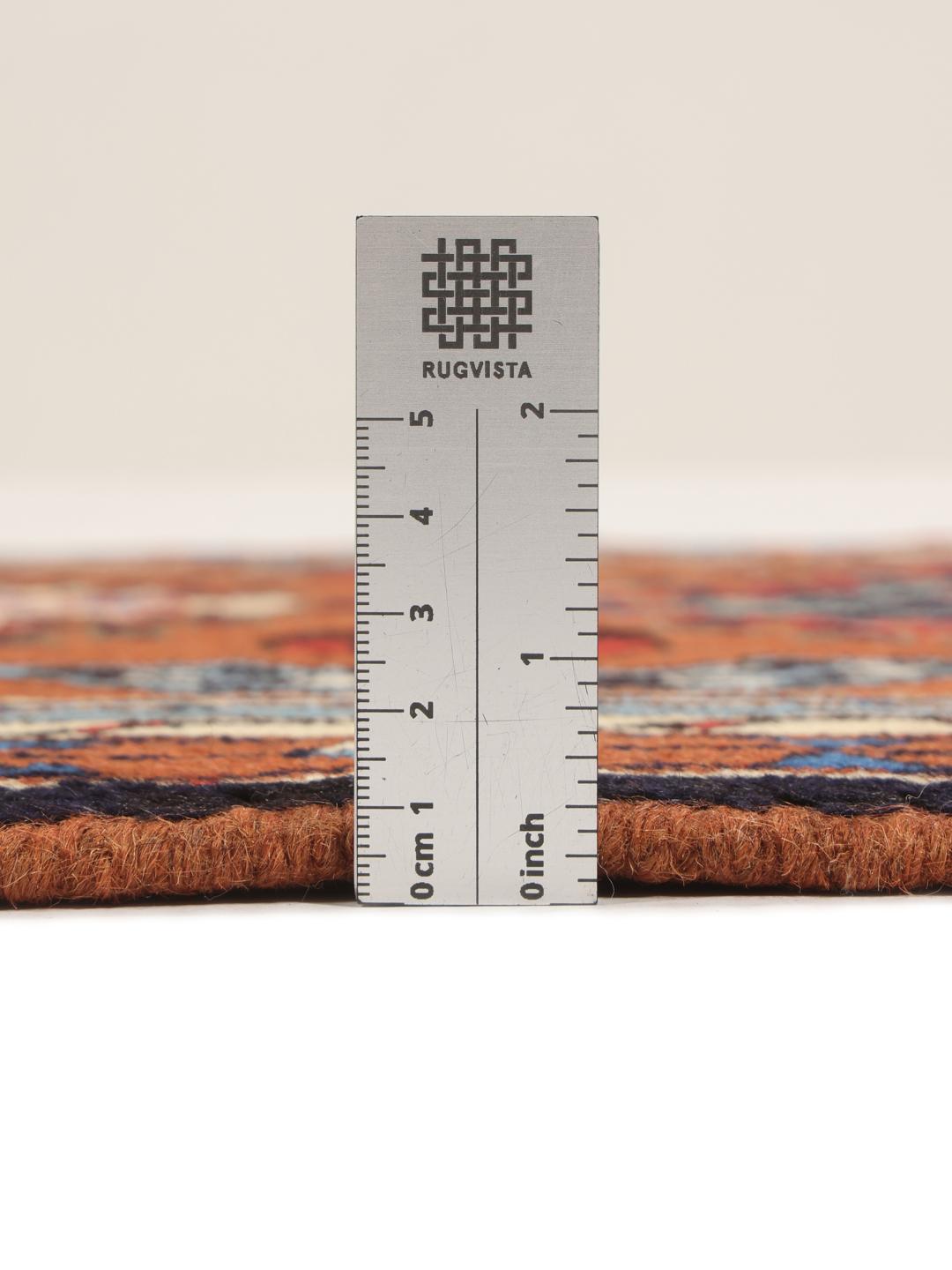 Tapis couloir Ardebil avec médaillons géométriques en laine multicolore provenant du Moyen-Orient