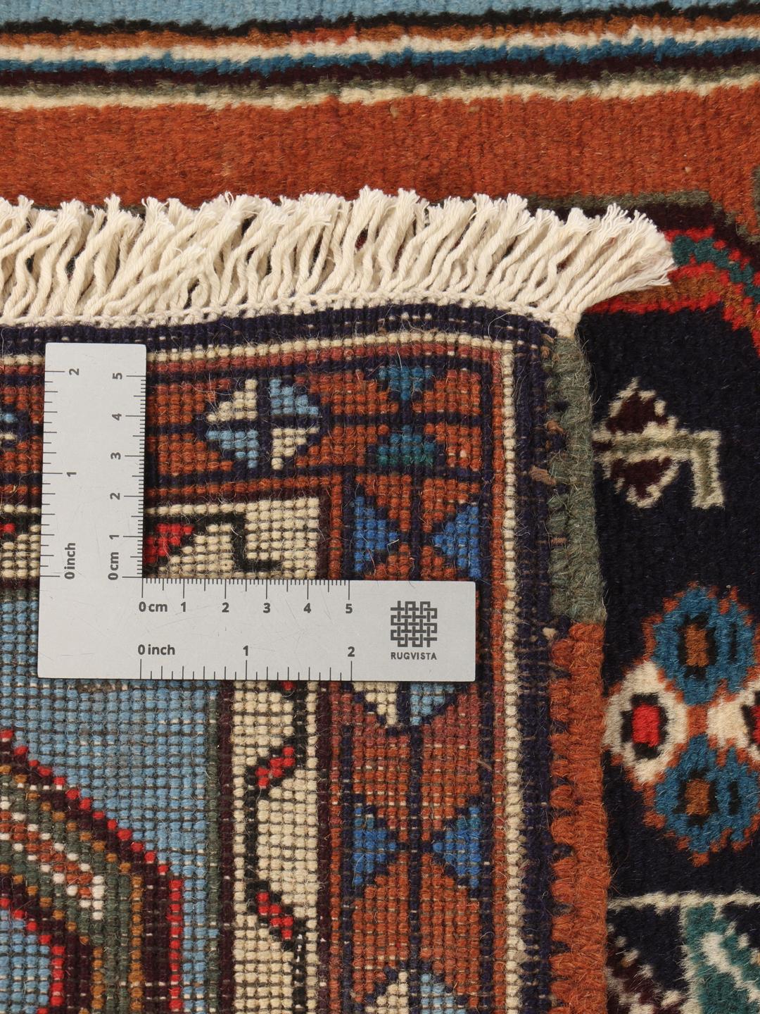 Tapis couloir Ardebil avec médaillons géométriques en laine multicolore provenant du Moyen-Orient