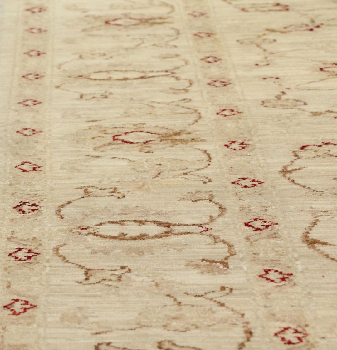 Håndknyttet Ziegler løber fra Pakistan i beige med blomstermotiver