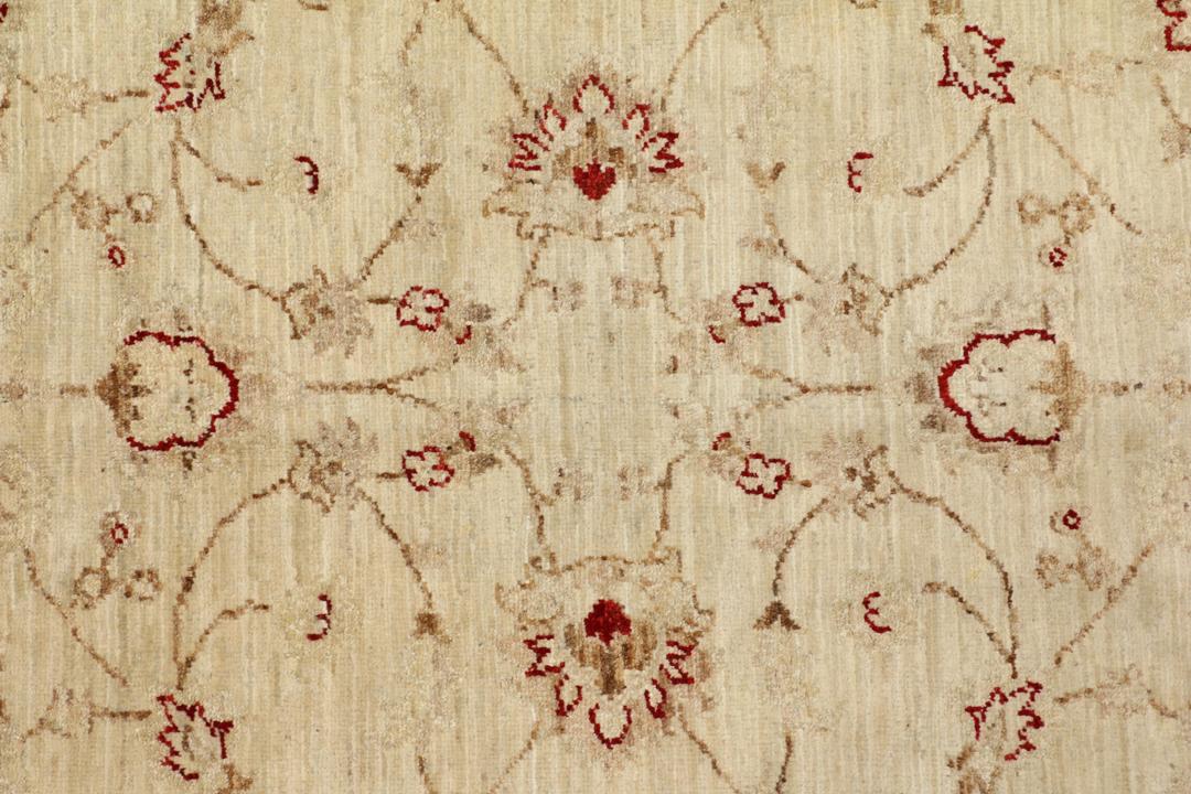 Håndknyttet Ziegler løber fra Pakistan i beige med blomstermotiver