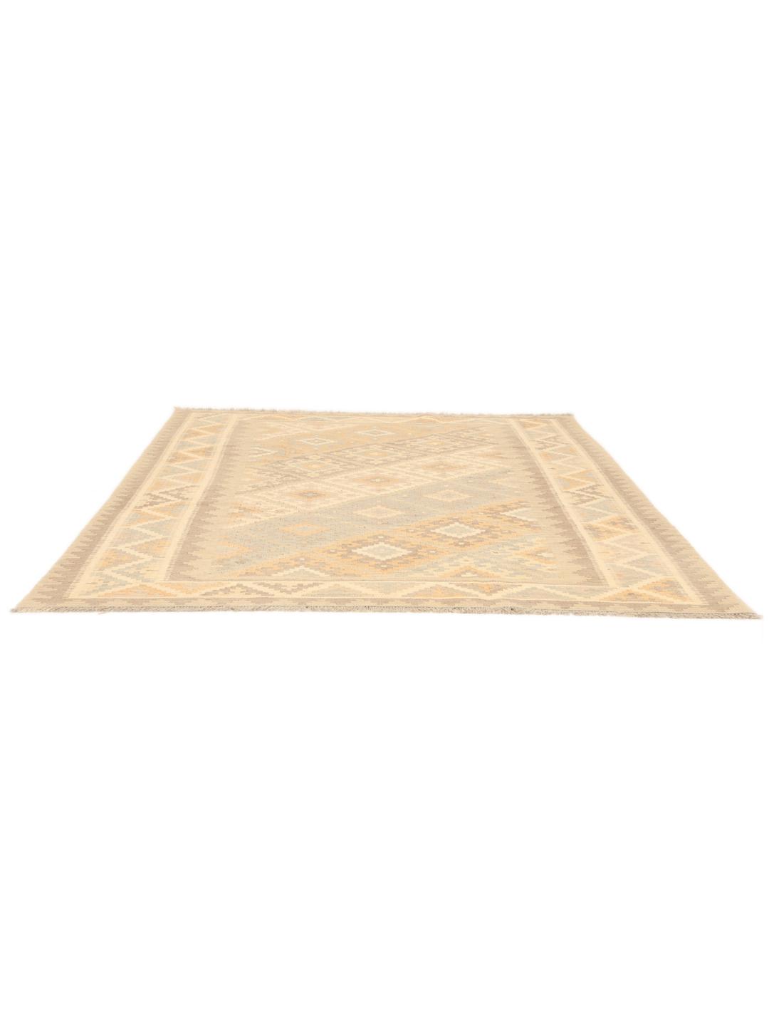 Tappeto kilim Ghashghai tessuto a mano proveniente dal Medio Oriente in tonalità beige e tenui