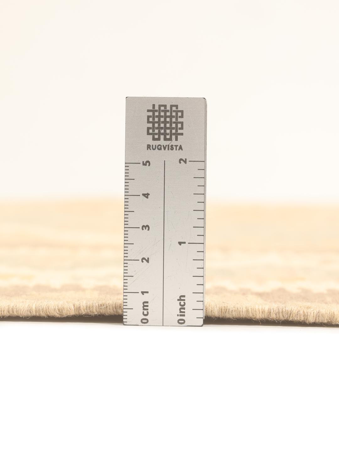 Tappeto kilim Ghashghai tessuto a mano proveniente dal Medio Oriente in tonalità beige e tenui