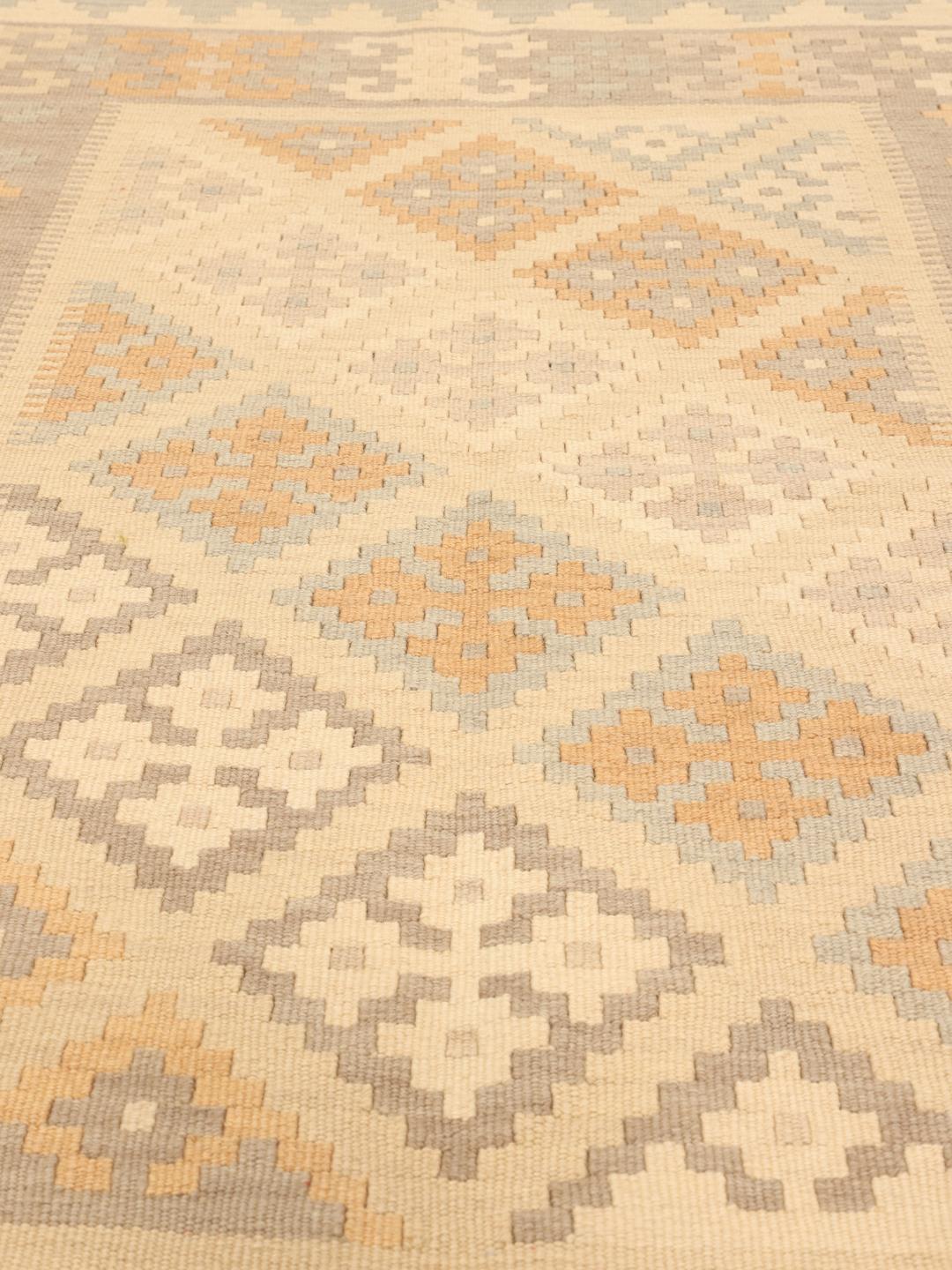 Tappeto Kelim Ghashghai tessuto a mano nei toni del beige e dell'azzurro chiaro