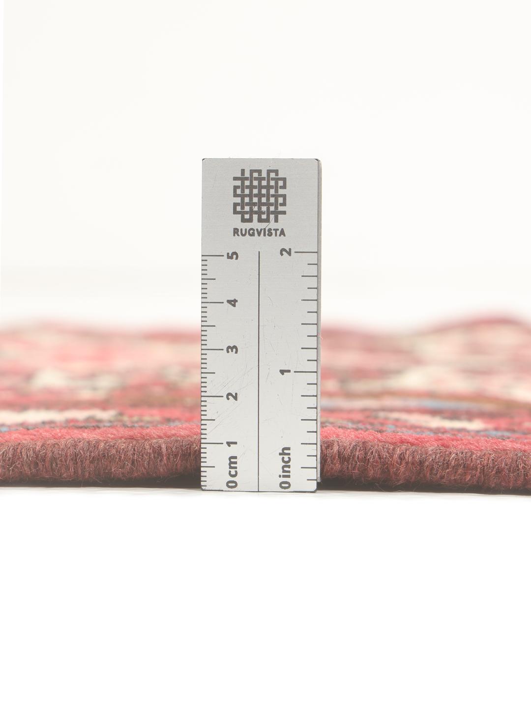 Tapis couloir Mehraban noué à la main en rouge avec des motifs floraux traditionnels