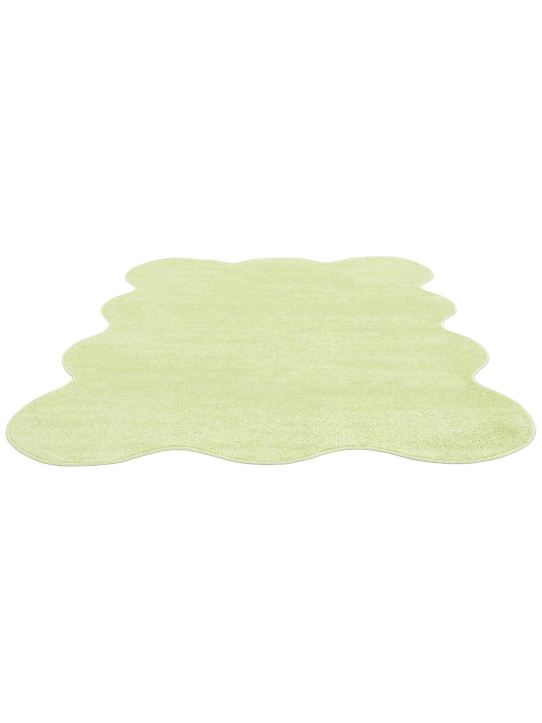 Groen vloerkleed met een onregelmatige vorm