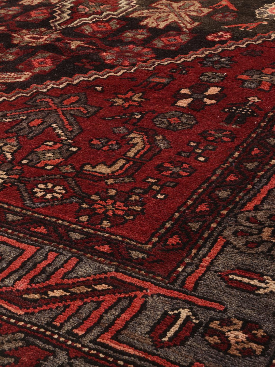 Handgeknoopt Zanjan-tapijt uit het Midden-Oosten in donkerrood met geometrische patronen