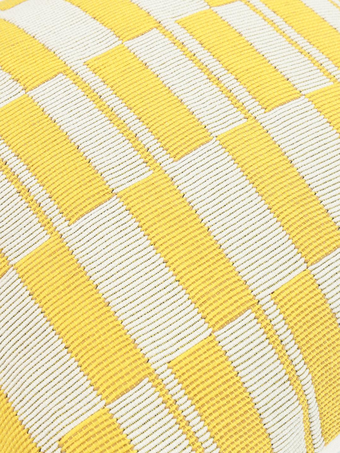 Vierkante kussenhoes met geel en wit geometrisch patroon