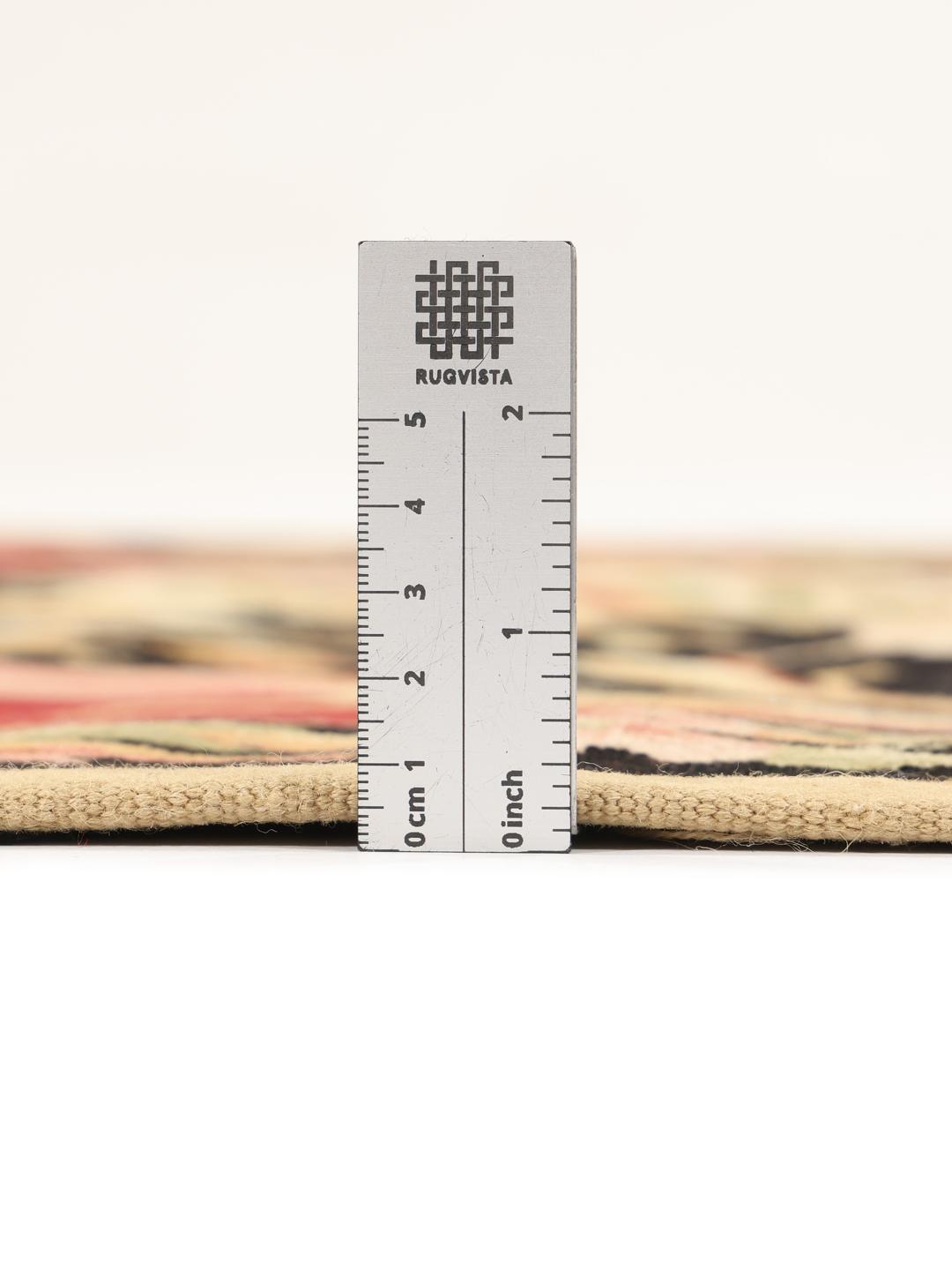Handgeweven tapijt in Aubusson-stijl met bloemen- en vogelmotieven in multicolor.