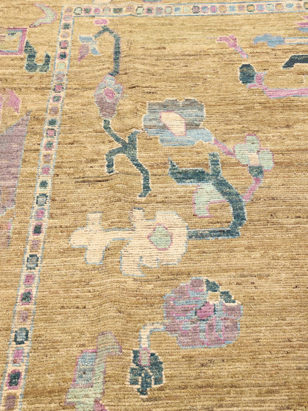 Alfombra afgana anudada a mano con motivos artísticos en beige y multicolor