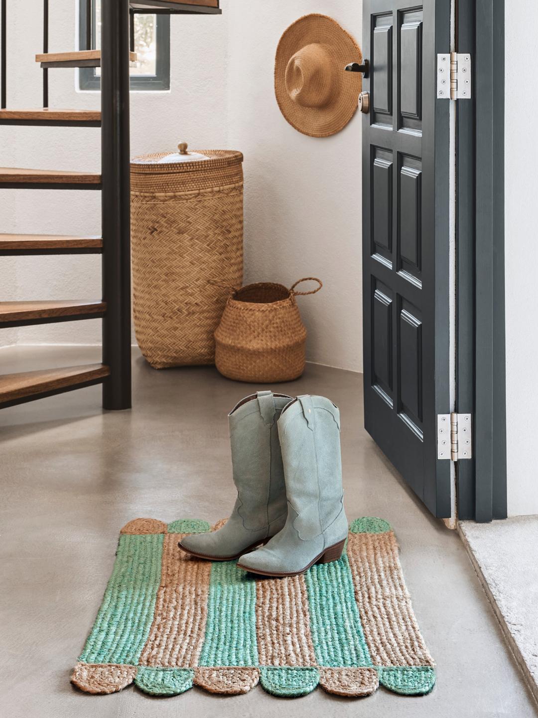 Handgemaakt groen en beige vloerkleed met streepjespatroon