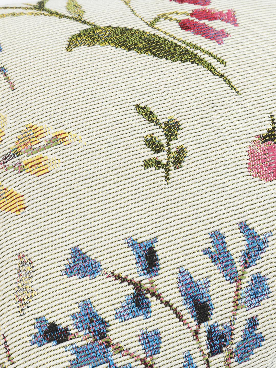 Vierkante, meerkleurige kussenhoes met een bloemenpatroon