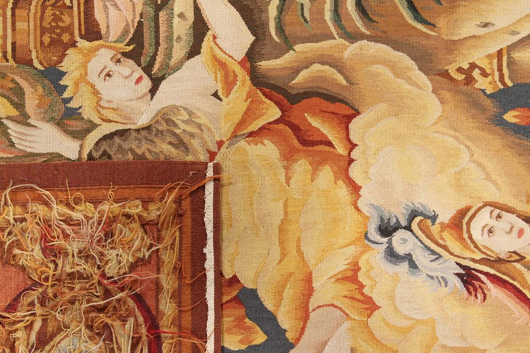 Et rektangulært Aubusson-gobelintæppe fra Kina med allegoriske figurer i blåt og terracotta