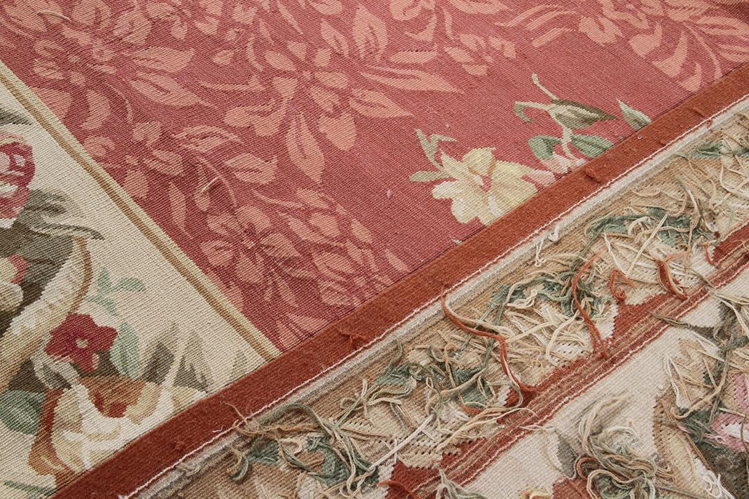 Rødt tæppe i Aubusson-stil med blomstermotiver fra Kina