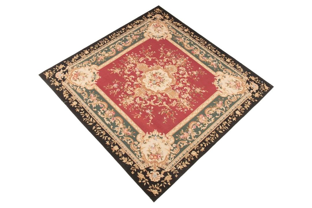 Vierkant Aubusson tapijt met een rood bloemenpatroon gemaakt in China
