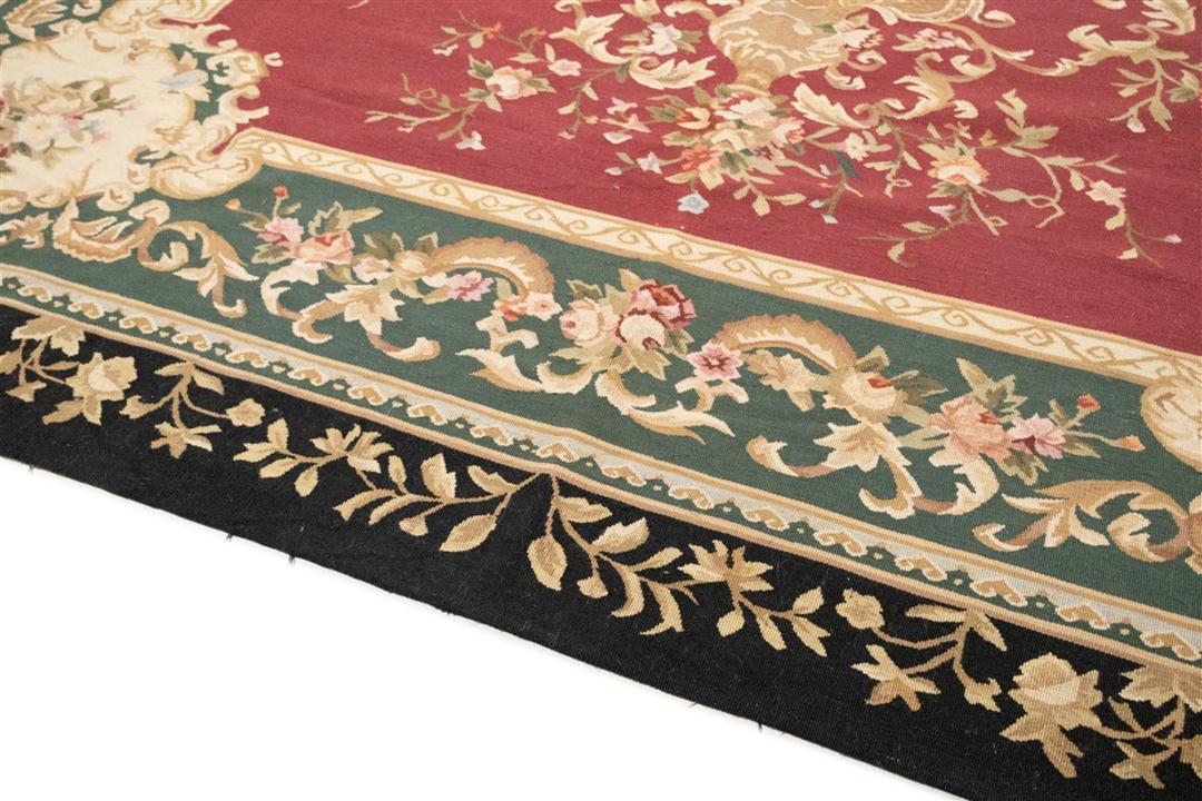 Vierkant Aubusson tapijt met een rood bloemenpatroon gemaakt in China