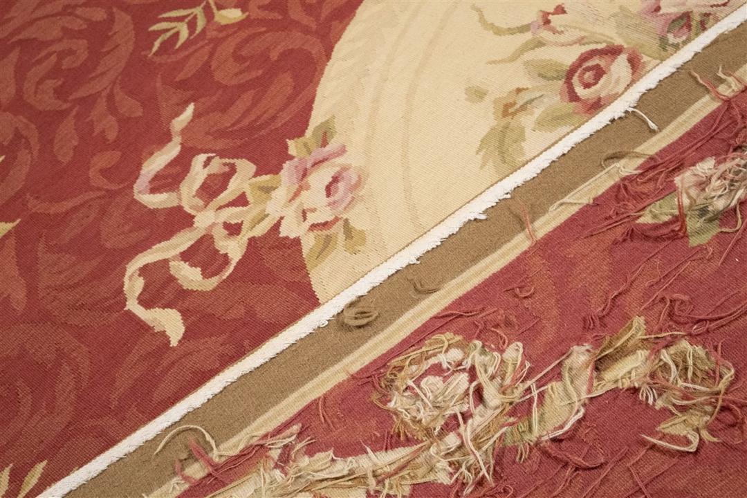 Kvadratisk håndvævet blomstret Aubusson-tæppe fra Kina i rød og creme