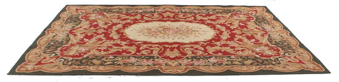 Håndvævet tæppe i Aubusson-stil med blomstermotiv fra Kina i rød og sort