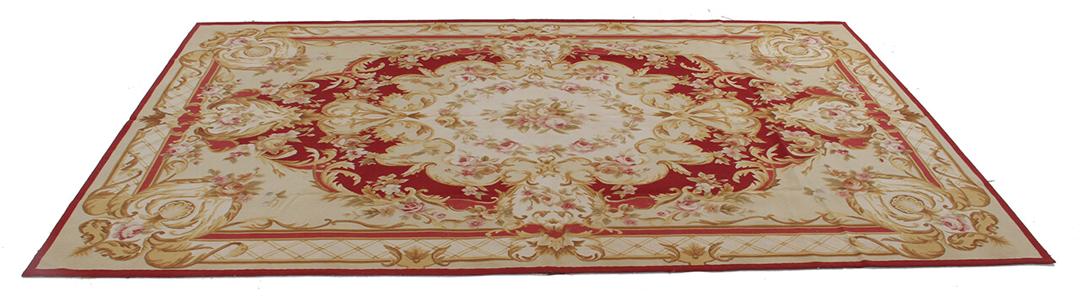 Håndvævet tæppe i Aubusson-stil fra Kina med blomstermotiver i rød og creme