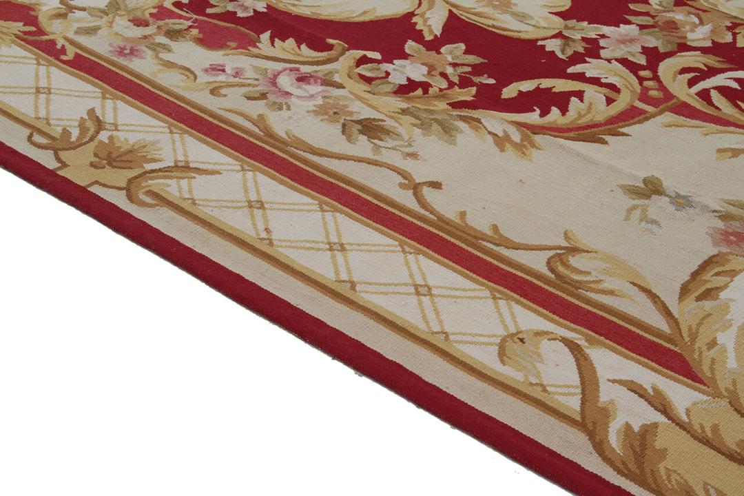 Håndvævet tæppe i Aubusson-stil fra Kina med blomstermotiver i rød og creme