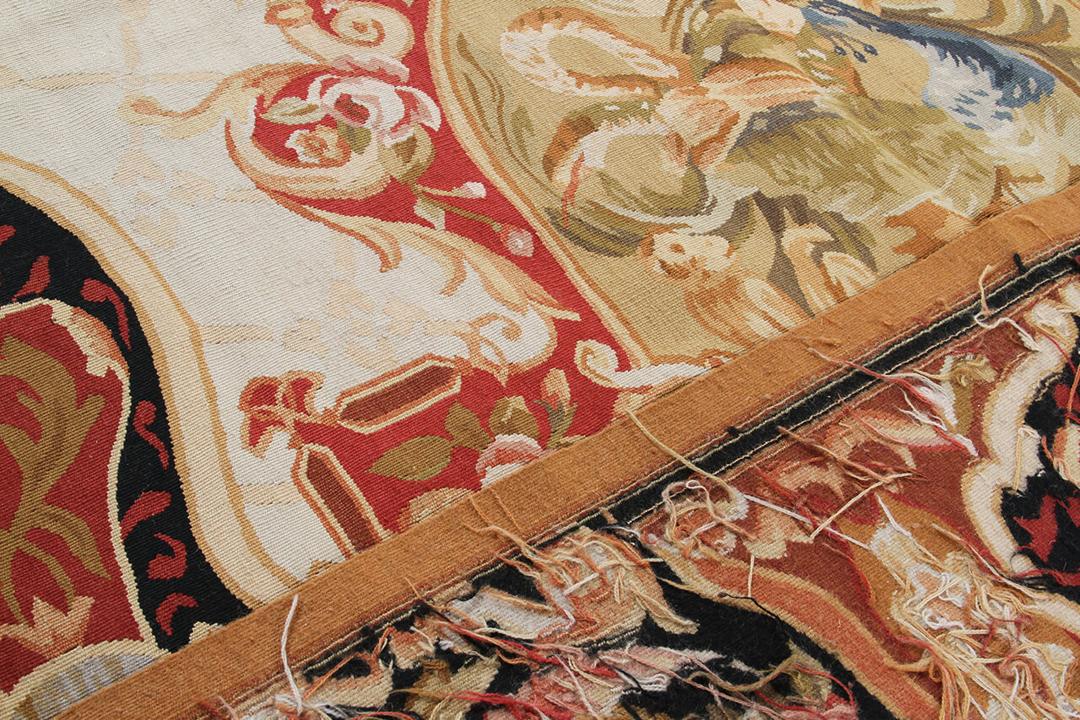 Håndvævet Aubusson-stil tæppe fra Kina med flerfarvet blomster- og påfuglemotiv