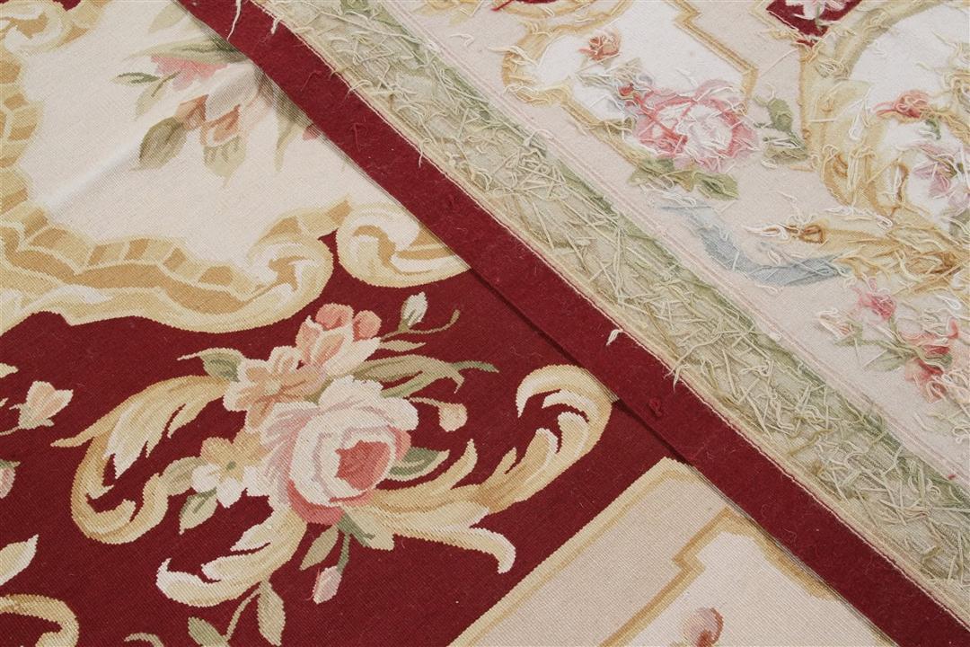 Håndvævet tæppe i Aubusson-stil med blomstermønstre i rød og creme fra Kina