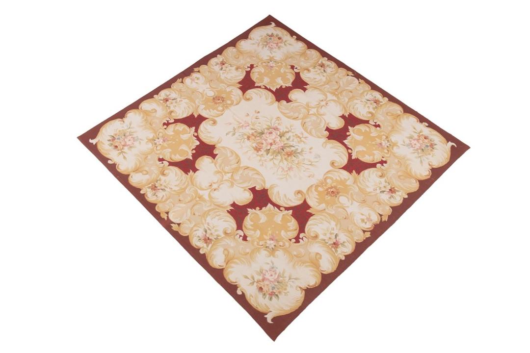 Håndvævet blomstret tæppe i Aubusson-stil fra Kina i røde og beige toner