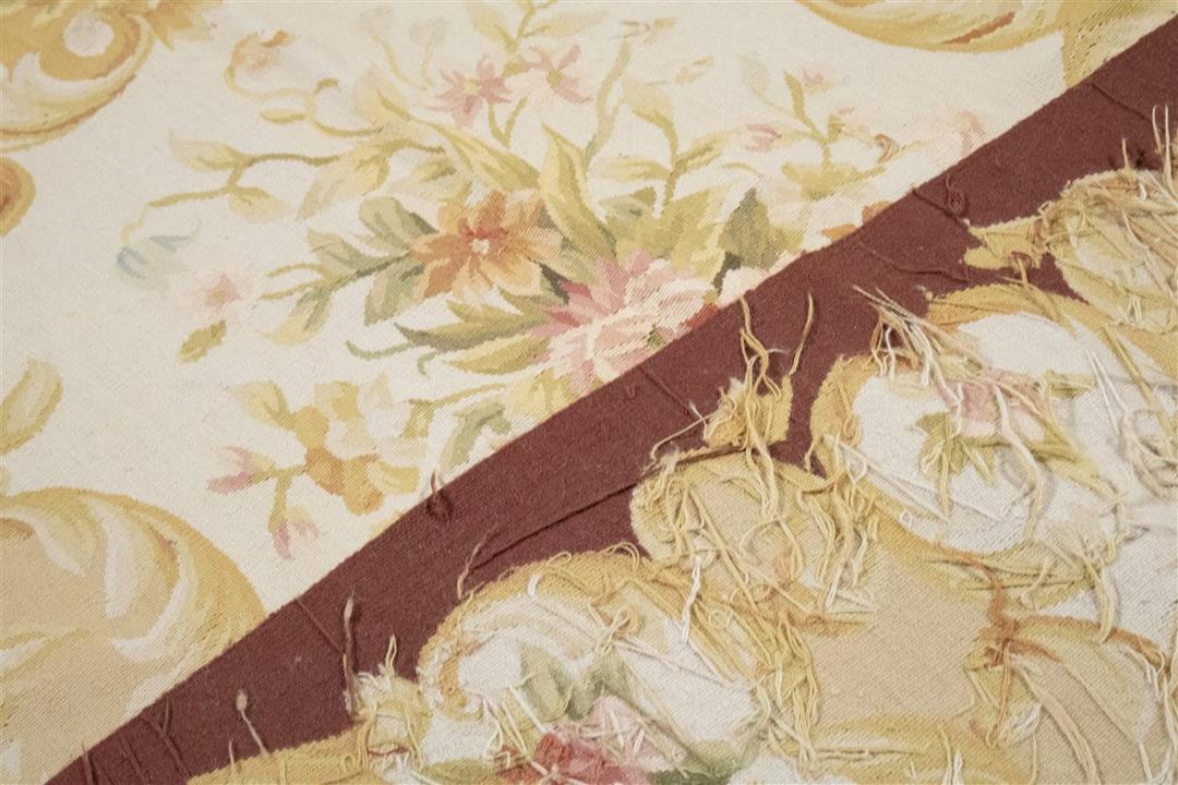 Håndvævet blomstret tæppe i Aubusson-stil fra Kina i røde og beige toner
