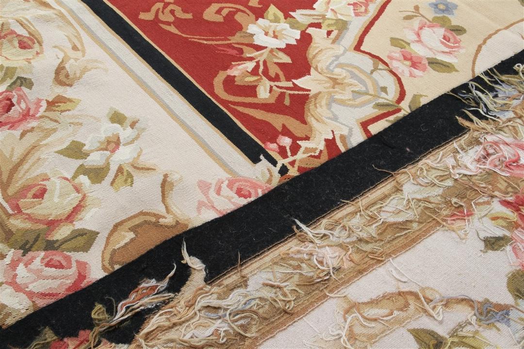 Håndvævet blomstret tæppe i Aubusson-stil i rød og beige fra Kina