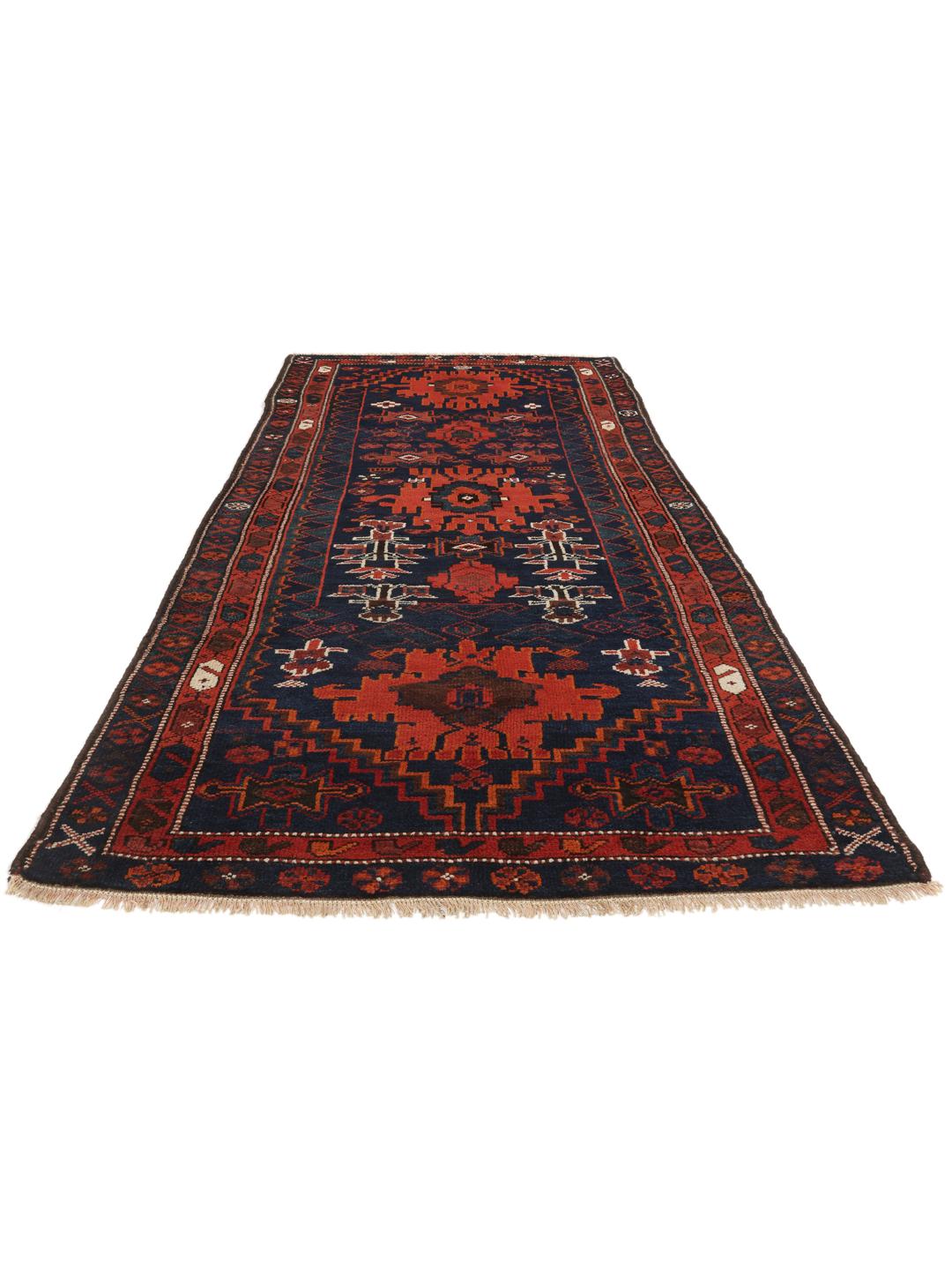 Een handgeknoopte Shiraz loper uit het Midden-Oosten met een donkerblauw en rood geometrisch ontwerp.