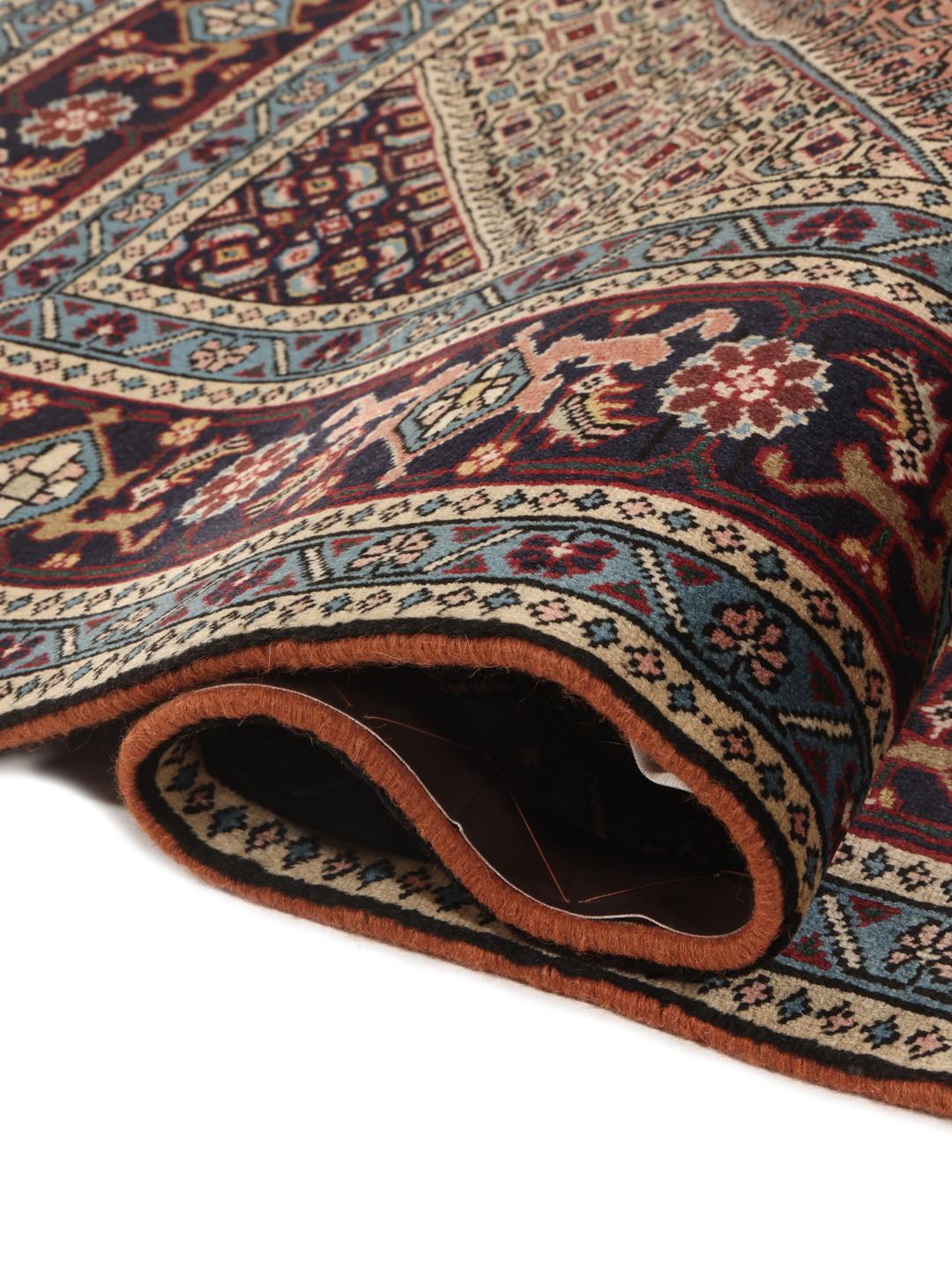Tapis Ardebil noué à la main originaire du Moyen-Orient dans des tons rouge foncé et bleu