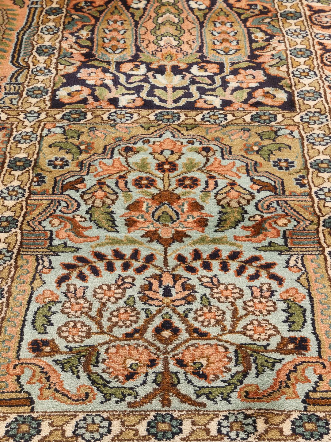 Handgeknoopt Kashmir zijden tapijt uit India in multicolor