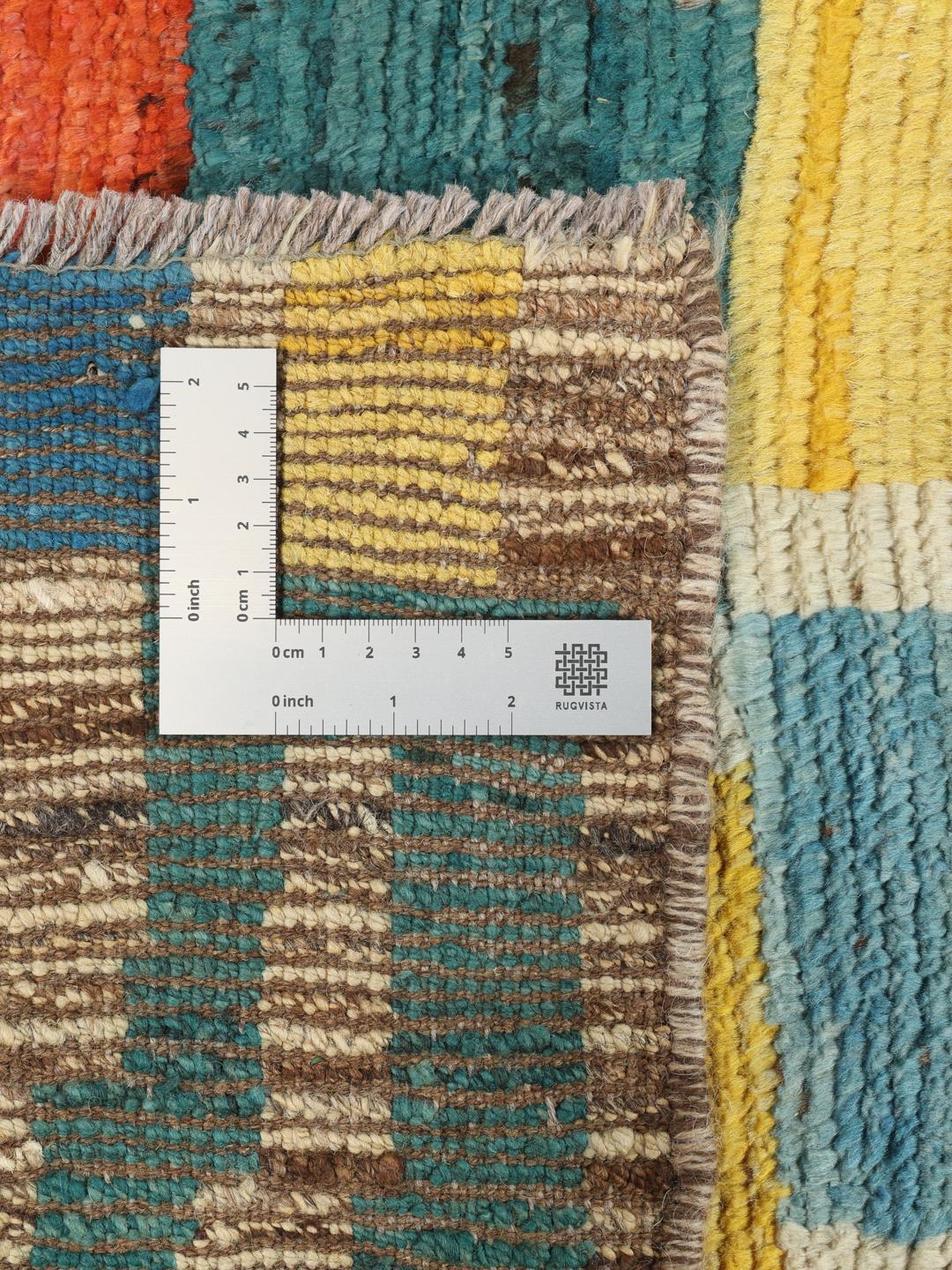 Tapis berbère coloré noué à la main provenant d'Afghanistan avec un motif patchwork géométrique.